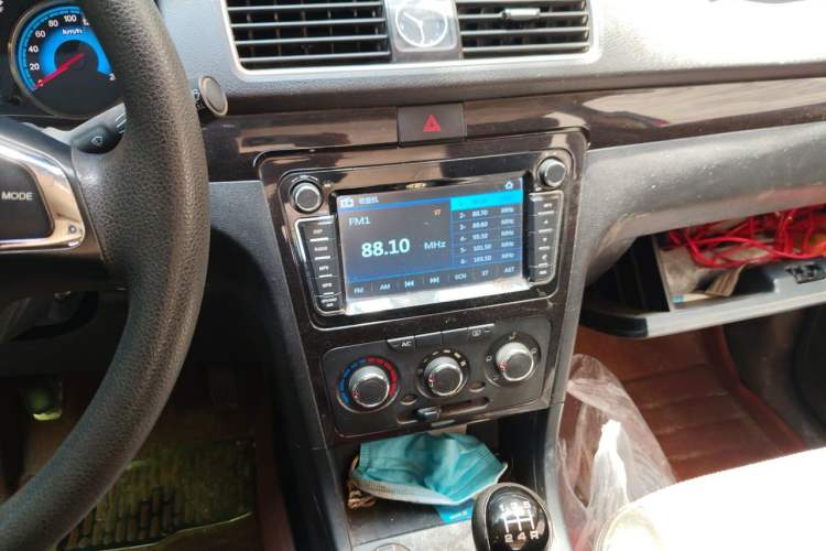 Used Dongfeng Fengon 360 2015 1.5L Manual Luxury 7-Seater China IV Standard Audio And AC Panel