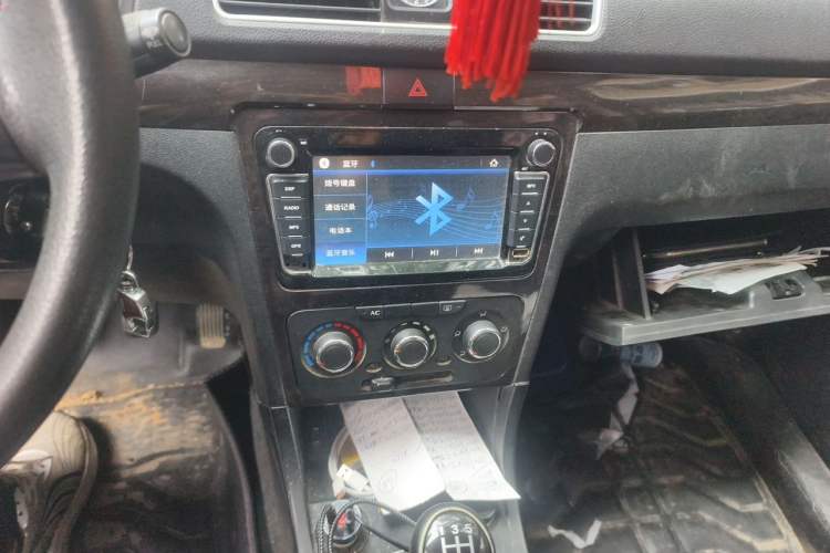 Used Dongfeng Fengon 360 2015 1.5L Manual Luxury 7-Seater China IV Standard Audio And AC Panel
