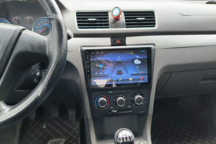 Used Dongfeng Fengon 360 2015 1.5L Manual Comfort 7-Seater China IV Standard Audio And AC Panel