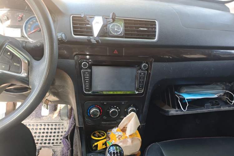 Used Dongfeng Fengon 360 2015 1.5L Manual Comfort 7-Seater China IV Standard Audio And AC Panel