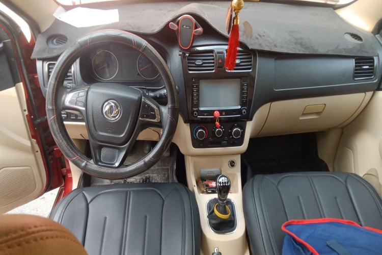Used Dongfeng Fengon 360 2015 1.5L Manual Comfort II 7-Seater Center Console