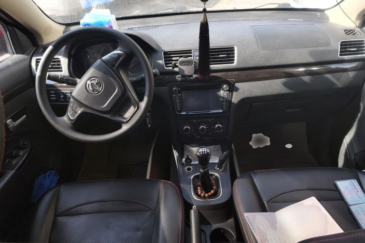 Used Dongfeng Fengon 360 2015 1.5L Manual Luxury 7-Seater China IV Standard Center Console