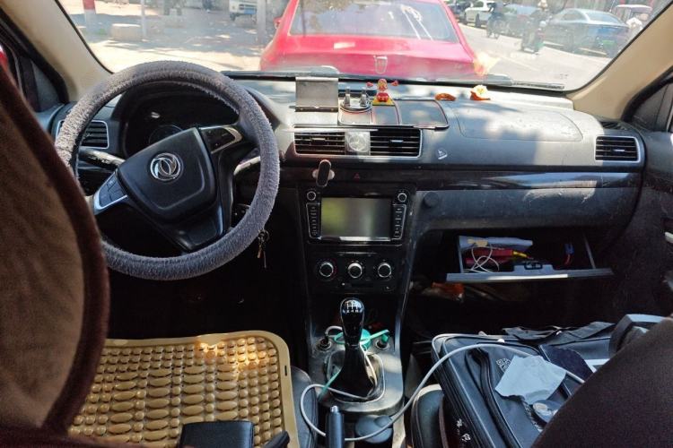 Used Dongfeng Fengon 360 2015 1.5L Manual Luxury 7-Seater China IV Standard Center Console