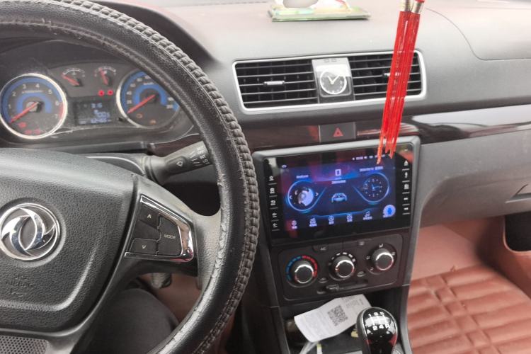 Used Dongfeng Fengon 360 2015 1.5L Manual Luxury 7-Seater China IV Standard Center Console