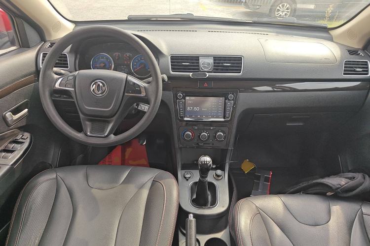 Used Dongfeng Fengon 360 2015 1.5L Manual Luxury 7-Seater China IV Standard Center Console