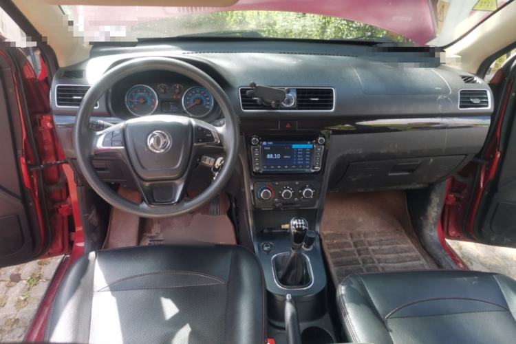 Used Dongfeng Fengon 360 2015 1.5L Manual Comfort 7-Seater China IV Standard Center Console