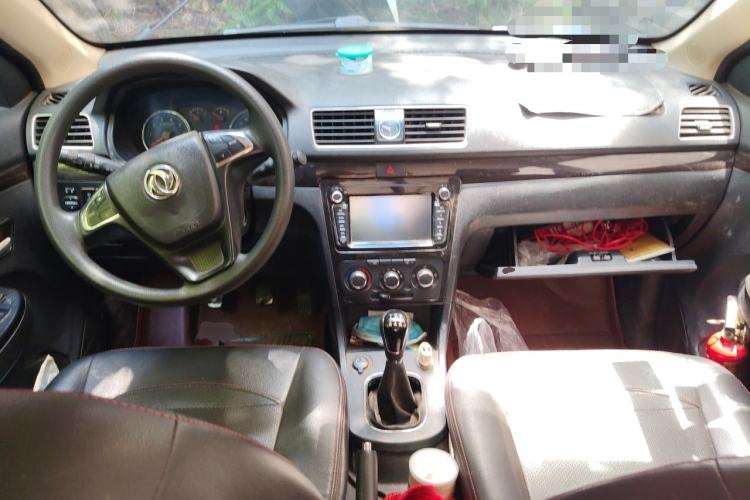 Used Dongfeng Fengon 360 2015 1.5L Manual Luxury 7-Seater China IV Standard Center Console
