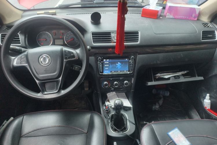 Used Dongfeng Fengon 360 2015 1.5L Manual Luxury 7-Seater China IV Standard Center Console