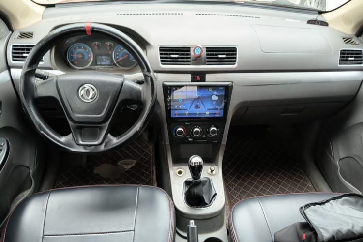 Used Dongfeng Fengon 360 2015 1.5L Manual Comfort 7-Seater China IV Standard Center Console