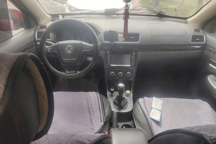 Used Dongfeng Fengon 360 2015 1.5L Manual Luxury 7-Seater China IV Standard Center Console