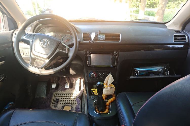 Used Dongfeng Fengon 360 2015 1.5L Manual Comfort 7-Seater China IV Standard Center Console