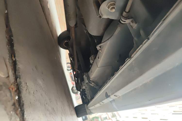 Used Dongfeng Fengon 360 2015 1.5L Manual Comfort II 7-Seater Chassis Rear Right