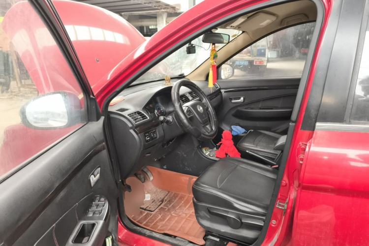 Used Dongfeng Fengon 360 2015 1.5L Manual Luxury 7-Seater China IV Standard Driver Seat