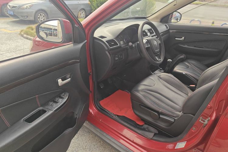 Used Dongfeng Fengon 360 2015 1.5L Manual Luxury 7-Seater China IV Standard Driver Seat