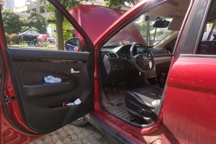 Used Dongfeng Fengon 360 2015 1.5L Manual Comfort 7-Seater China IV Standard Driver Seat
