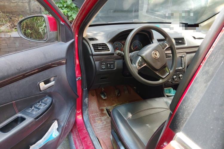 Used Dongfeng Fengon 360 2015 1.5L Manual Luxury 7-Seater China IV Standard Driver Seat
