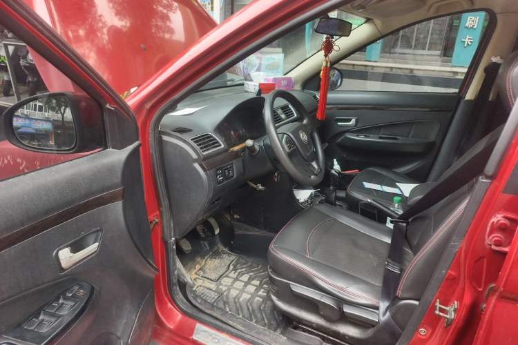 Used Dongfeng Fengon 360 2015 1.5L Manual Luxury 7-Seater China IV Standard Driver Seat