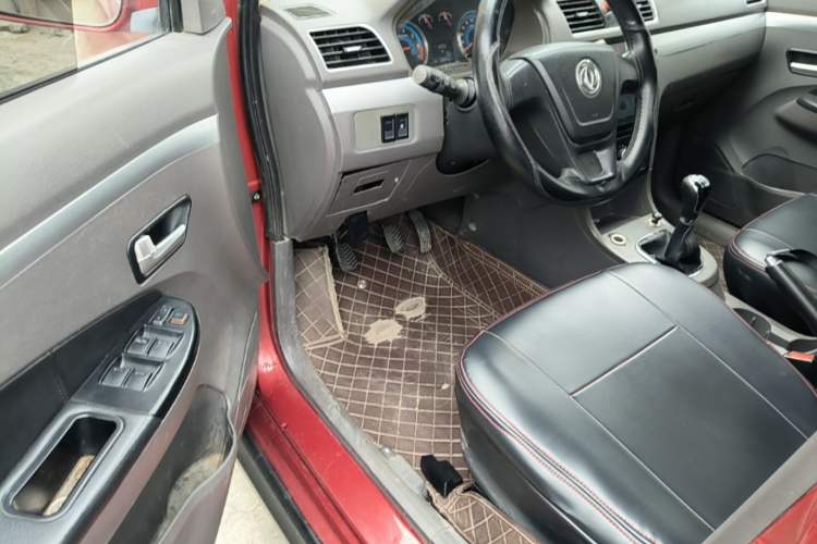 Used Dongfeng Fengon 360 2015 1.5L Manual Comfort 7-Seater China IV Standard Driver Seat