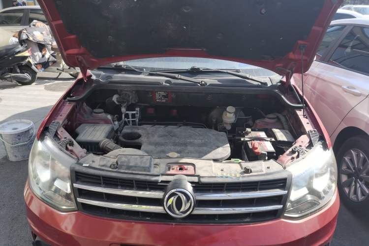 Used Dongfeng Fengon 360 2015 1.5L Manual Luxury 7-Seater China IV Standard Engine Bay