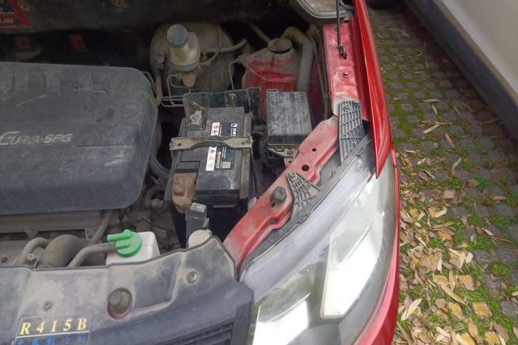 Used Dongfeng Fengon 360 2015 1.5L Manual Comfort II 7-Seater Engine Bay Left