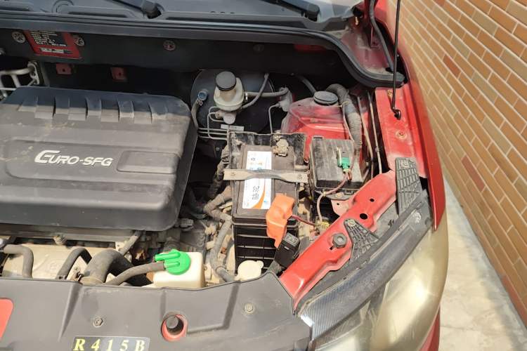 Used Dongfeng Fengon 360 2015 1.5L Manual Comfort II 7-Seater Engine Bay Left