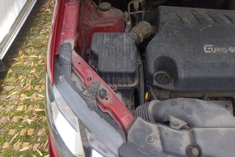 Used Dongfeng Fengon 360 2015 1.5L Manual Comfort II 7-Seater Engine Bay Right