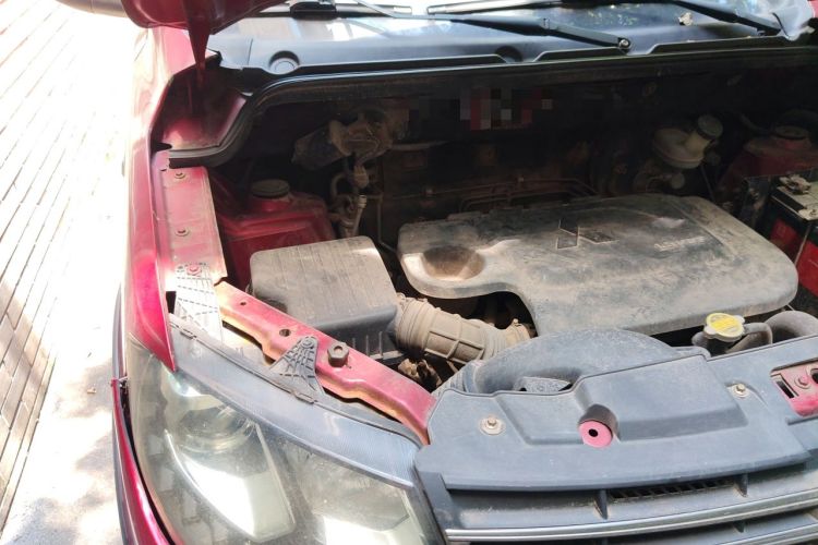 Used Dongfeng Fengon 360 2015 1.5L Manual Luxury 7-Seater China IV Standard Engine Bay Right