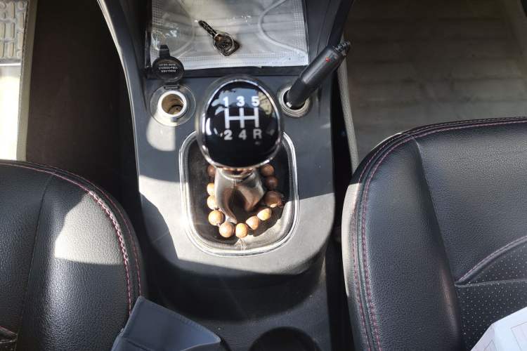 Used Dongfeng Fengon 360 2015 1.5L Manual Luxury 7-Seater China IV Standard Gear Lever