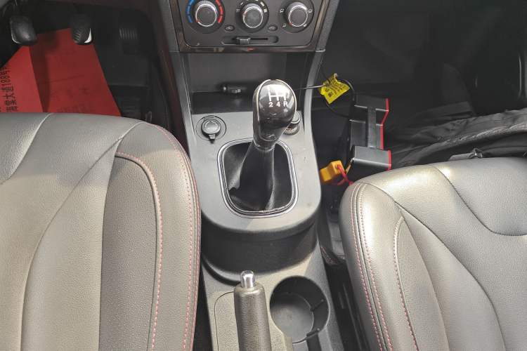 Used Dongfeng Fengon 360 2015 1.5L Manual Luxury 7-Seater China IV Standard Gear Lever