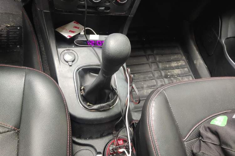 Used Dongfeng Fengon 360 2015 1.5L Manual Luxury 7-Seater China IV Standard Gear Lever
