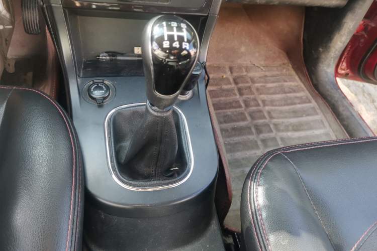 Used Dongfeng Fengon 360 2015 1.5L Manual Comfort 7-Seater China IV Standard Gear Lever