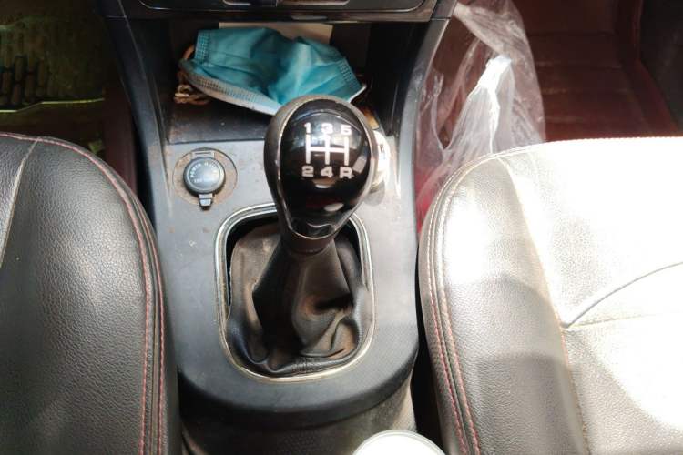 Used Dongfeng Fengon 360 2015 1.5L Manual Luxury 7-Seater China IV Standard Gear Lever