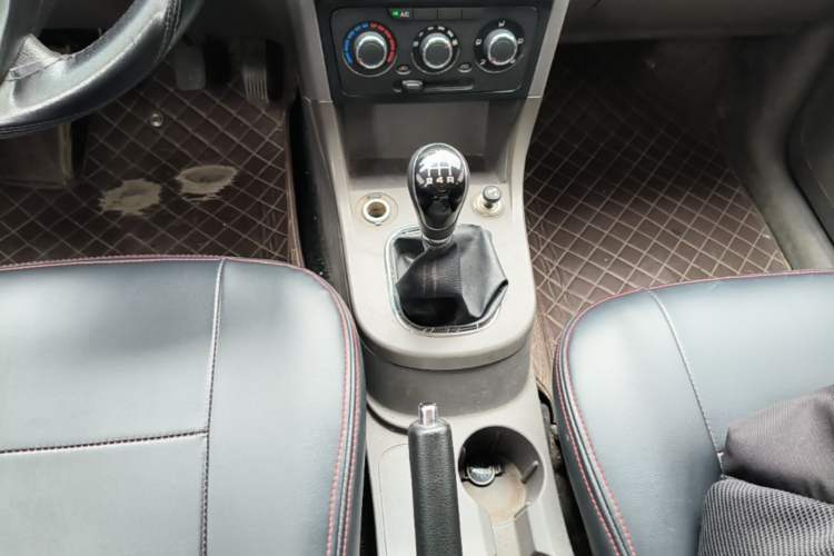 Used Dongfeng Fengon 360 2015 1.5L Manual Comfort 7-Seater China IV Standard Gear Lever