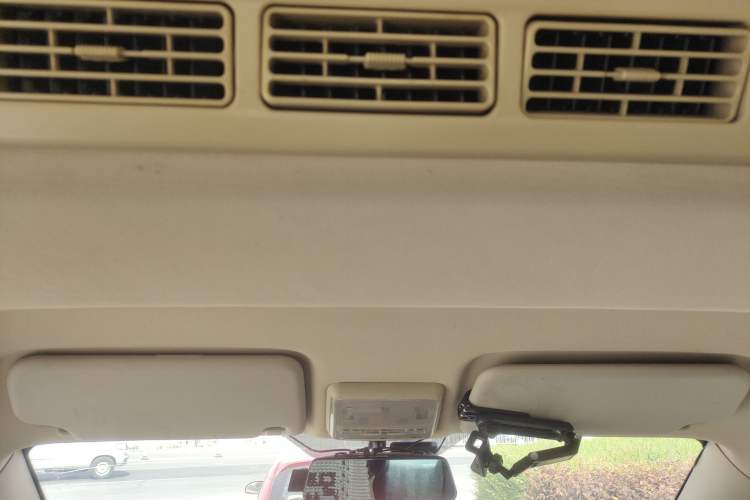 Used Dongfeng Fengon 360 2015 1.5L Manual Comfort 7-Seater China IV Standard Headliner