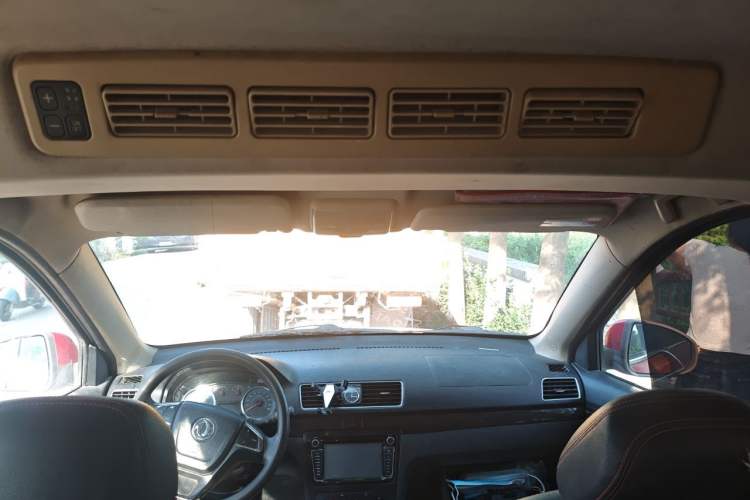 Used Dongfeng Fengon 360 2015 1.5L Manual Comfort 7-Seater China IV Standard Headliner