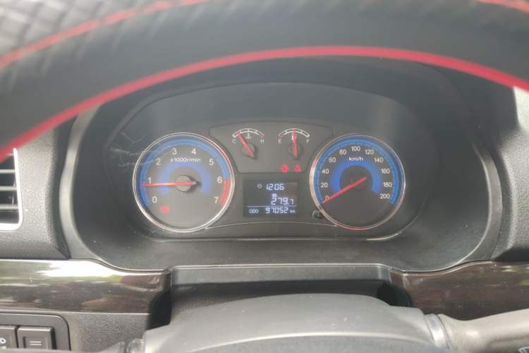 Used Dongfeng Fengon 360 2015 1.5L Manual Luxury 7-Seater China IV Standard Instrument Cluster