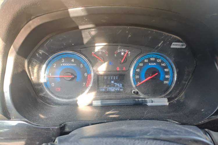 Used Dongfeng Fengon 360 2015 1.5L Manual Comfort 7-Seater China IV Standard Instrument Cluster