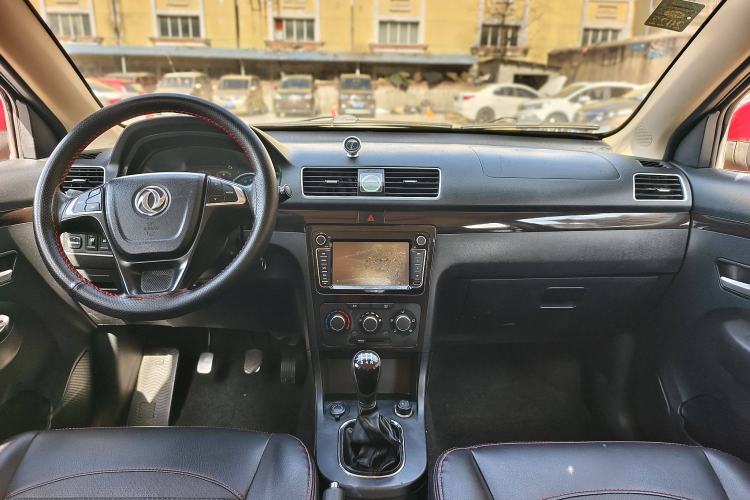 Used Dongfeng Fengon 360 2015 1.5L Manual Luxury 7-Seater China IV Standard Interior 1
