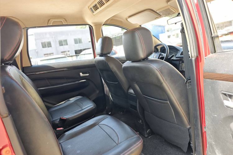Used Dongfeng Fengon 360 2015 1.5L Manual Luxury 7-Seater China IV Standard Interior 10