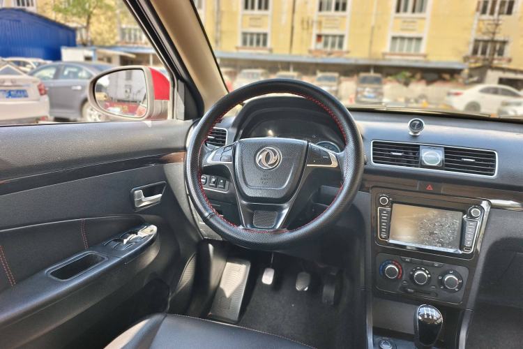 Used Dongfeng Fengon 360 2015 1.5L Manual Luxury 7-Seater China IV Standard Interior 2