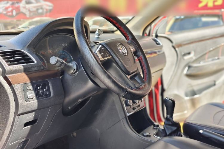 Used Dongfeng Fengon 360 2015 1.5L Manual Luxury 7-Seater China IV Standard Interior 3
