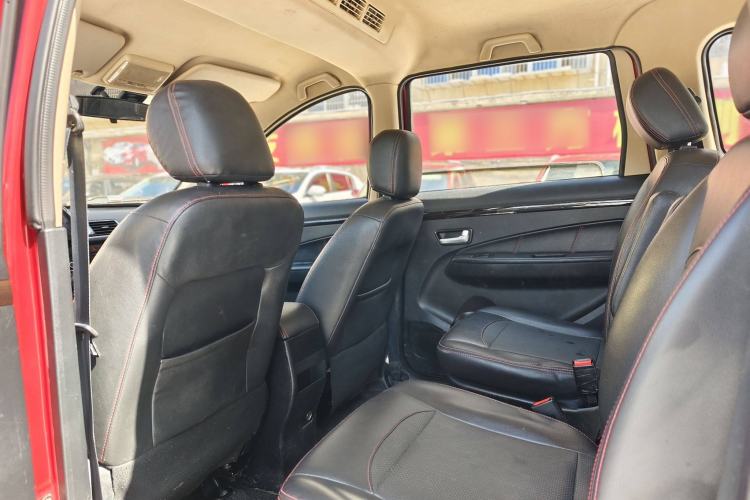 Used Dongfeng Fengon 360 2015 1.5L Manual Luxury 7-Seater China IV Standard Interior 5