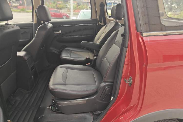 Used Dongfeng Fengon 360 2015 1.5L Manual Luxury 7-Seater China IV Standard Left Rear Seat