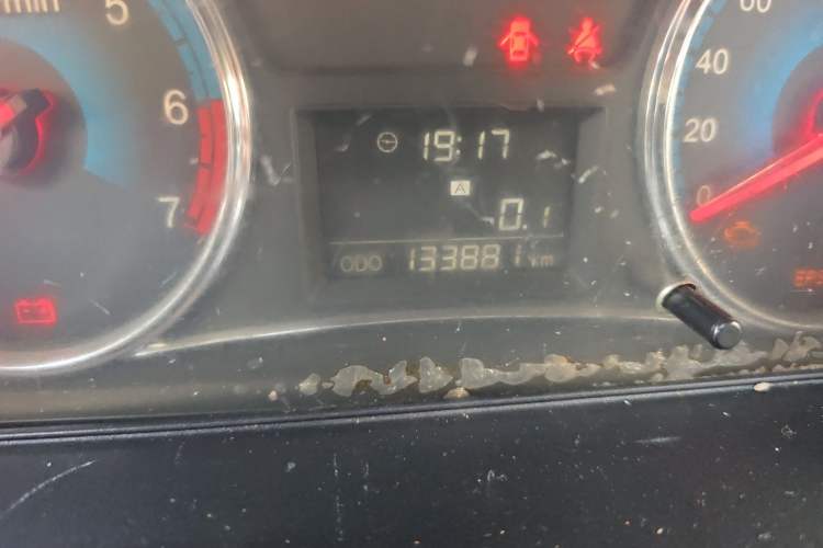 Used Dongfeng Fengon 360 2015 1.5L Manual Luxury 7-Seater China IV Standard Odometer Close Up