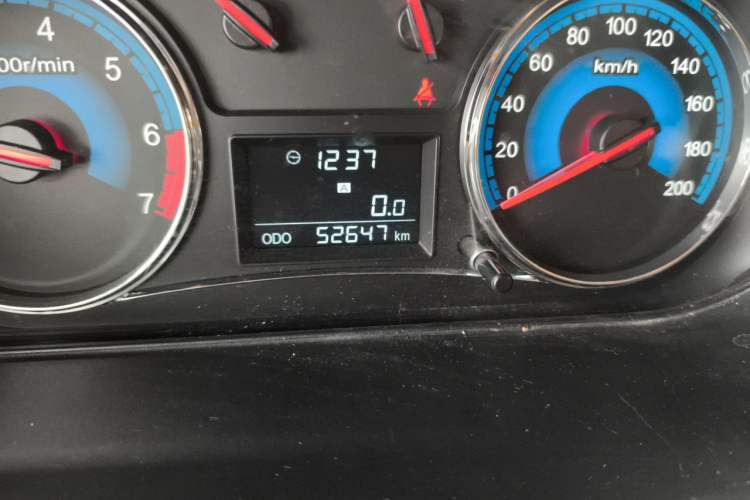 Used Dongfeng Fengon 360 2015 1.5L Manual Luxury 7-Seater China IV Standard Odometer Close Up
