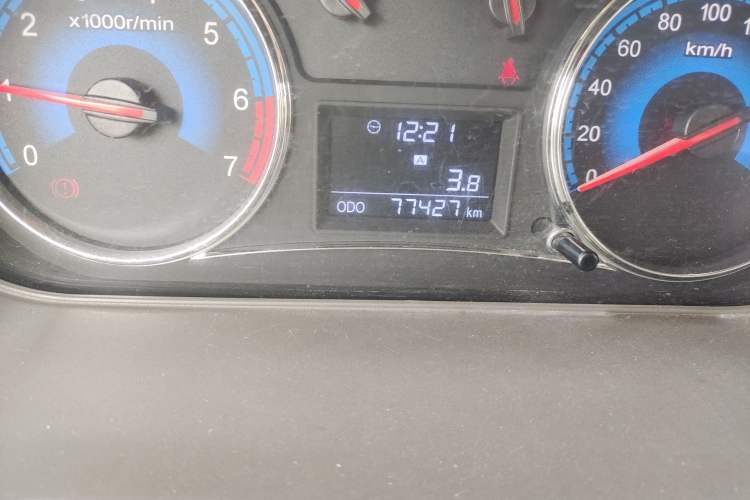Used Dongfeng Fengon 360 2015 1.5L Manual Comfort 7-Seater China IV Standard Odometer Close Up