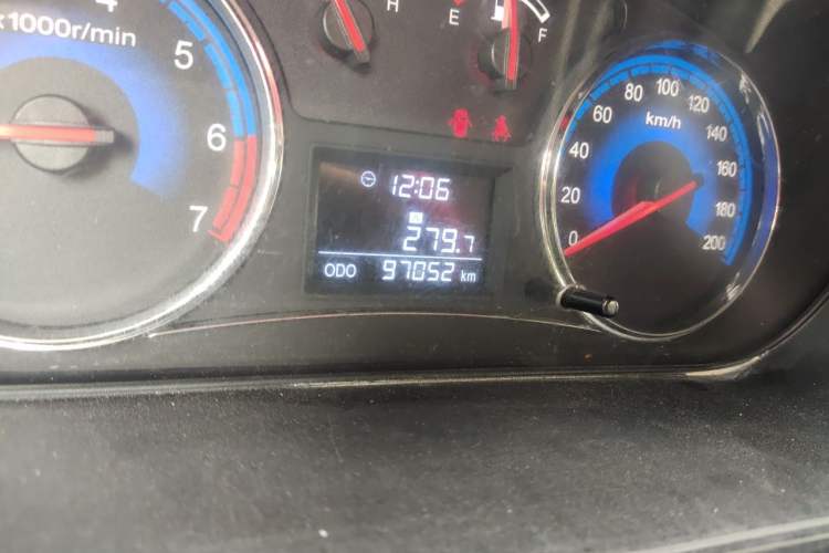 Used Dongfeng Fengon 360 2015 1.5L Manual Luxury 7-Seater China IV Standard Odometer Close Up
