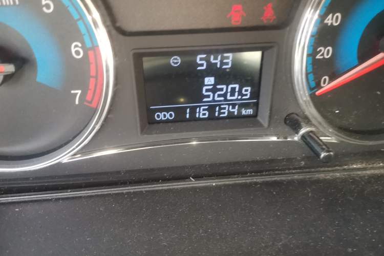 Used Dongfeng Fengon 360 2015 1.5L Manual Comfort 7-Seater China IV Standard Odometer Close Up