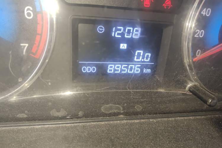 Used Dongfeng Fengon 360 2015 1.5L Manual Luxury 7-Seater China IV Standard Odometer Close Up