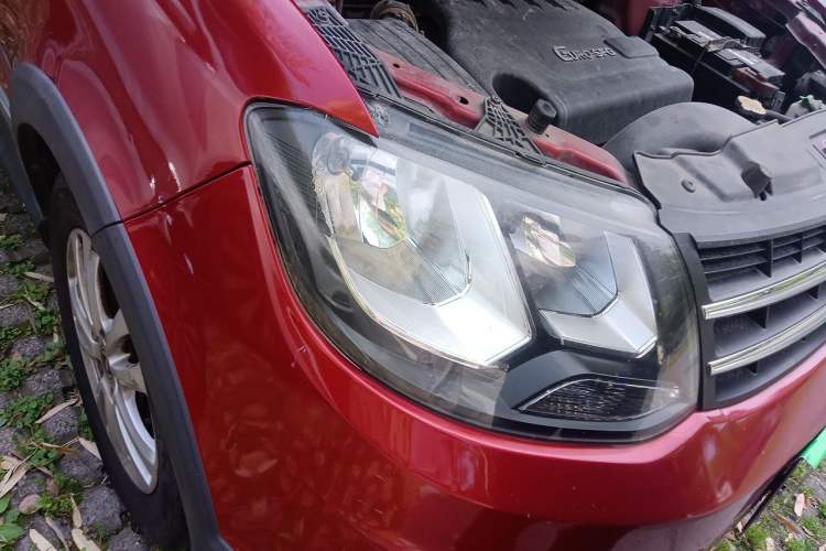 Used Dongfeng Fengon 360 2015 1.5L Manual Comfort II 7-Seater Right Front Headlight